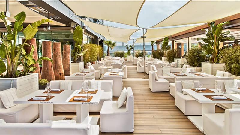 Rooftop event venue at NEO Offices Polanco with lounge seating for cocktail parties and dining.