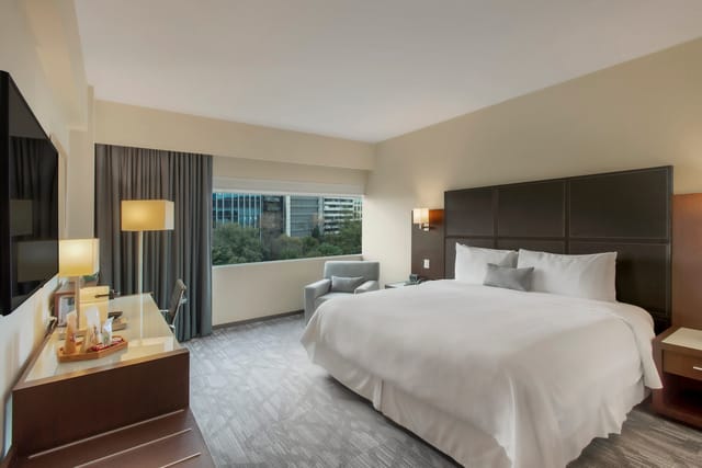 Modern hotel room with work desk at Terraza Lounge, ideal for corporate travel and business events.