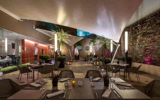 Terraza Lounge: Sophisticated outdoor courtyard for boutique receptions and networking dinners.