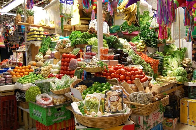Farm-to-table market stall at Mercado Granada, ideal for catering events and culinary experiences.