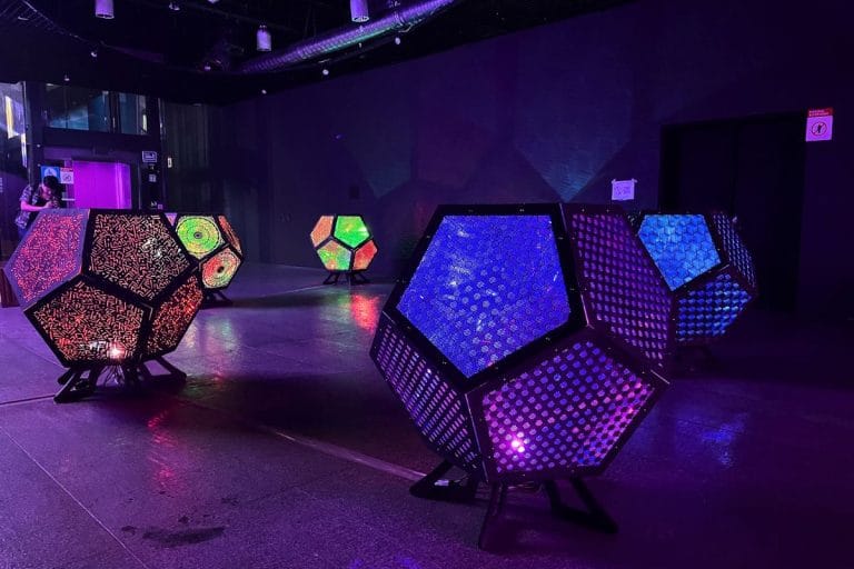 Illuminated geometric art installation at an Espacio CDMX experiential brand activation gala.