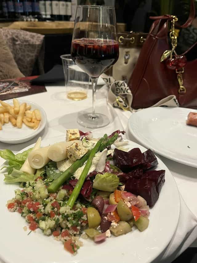 Disorganized catering spread at Fogo de Chão Perisur, event food service failure.