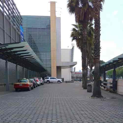 Modern Jardín convention center exterior with covered loading zone for event VIP arrivals.
