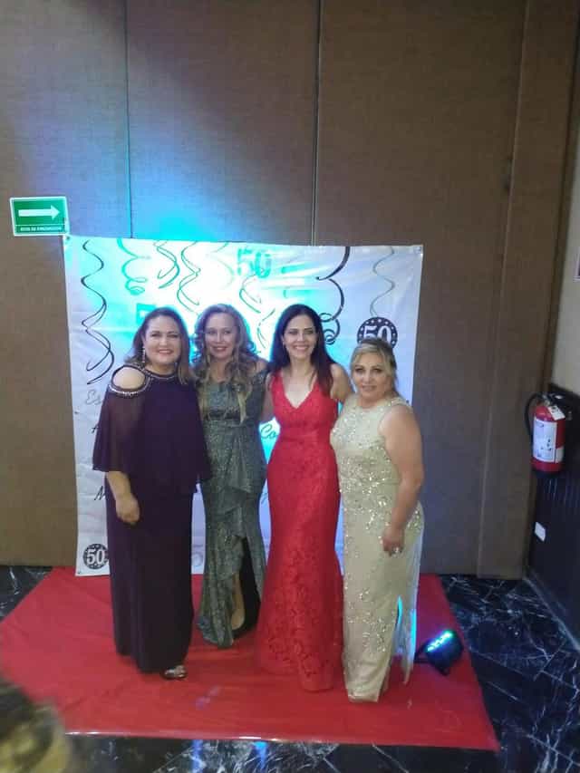 Wrinkled photo backdrop at Centro de Convenciones Mexico conference event.