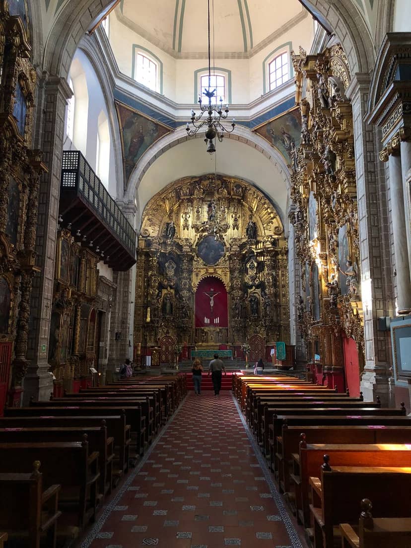 Tlatoani_Cuauhtemoc on X: "La capilla familiar de los acaudalados Medina  Picazo ubicaso en el templo de Regina Coelli en la #CDMX. Fue diseñada por  Miguel Custodio Durán, el gran artífice del barroco salomónico. Fue  estrenada el 15 de nov de 1733 ...