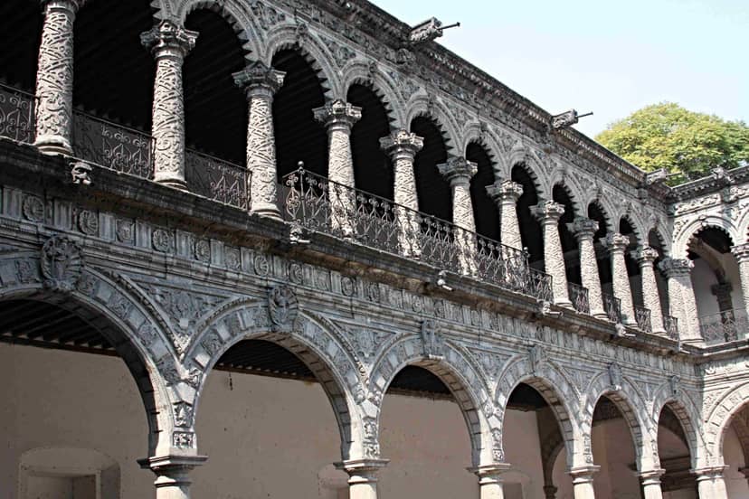 La Merced Cloister: historic colonial architecture venue for upscale gala dinner and cocktail events.