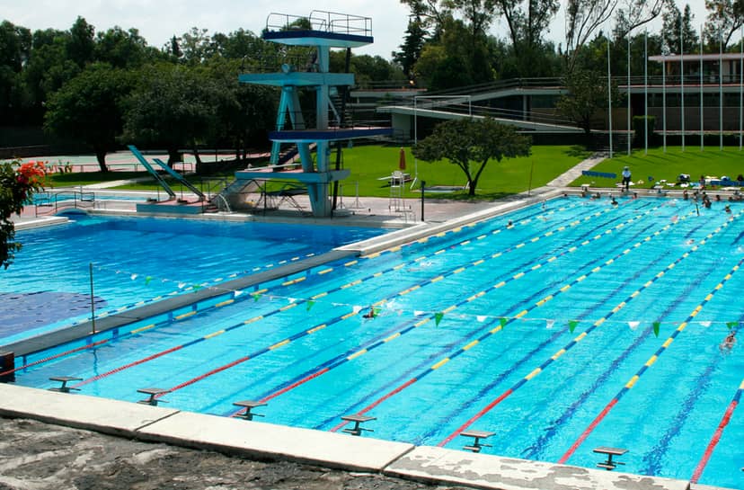 Club Alemán swimming pool for outdoor sporting events and corporate retreats.