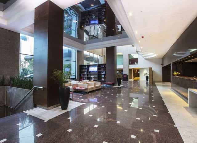 Modern event venue lobby at Krystal Urban Aeropuerto, Mexico City for corporate meetings and events.