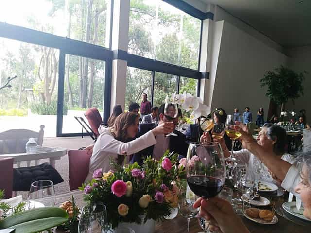 Banquetes Mayita: Elegant light-filled venue with floor-to-ceiling windows for networking events.