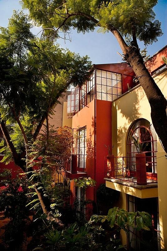 Boutique garden venue at The Red Tree House for intimate receptions and upscale workshops.