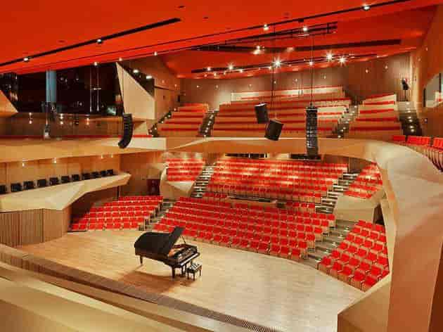 Centro Cultural San Ángel auditorium with red seating for keynotes and theater performances.