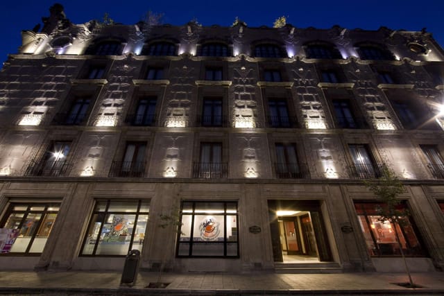 Hampton Inn Mexico City historic suite for corporate events and executive retreats.