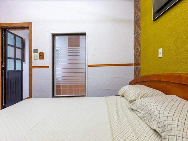 Hotel Vista Alegre exterior: budget lodging for casual travel and low-cost event accommodation.