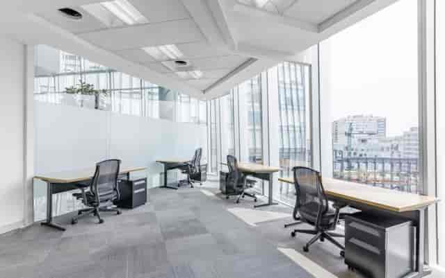 Modern coworking space in Terret South Tower for corporate breakout sessions and workstations.