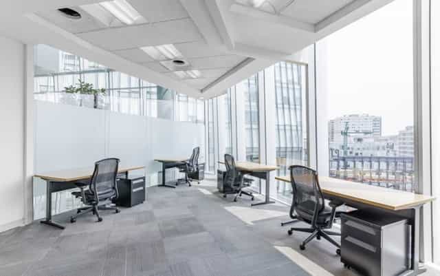 Modern coworking space in Terret South Tower for corporate breakout sessions and workstations.