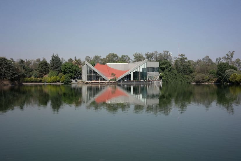 Architectural lakeside restaurant venue for corporate events and networking soirées.