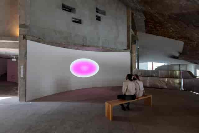 Minimalist AV installation at LagoAlgo cultural center for immersive brand activations.