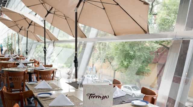 Terraza Alameda Nápoles: Bright outdoor dining space for corporate events and conference luncheons.