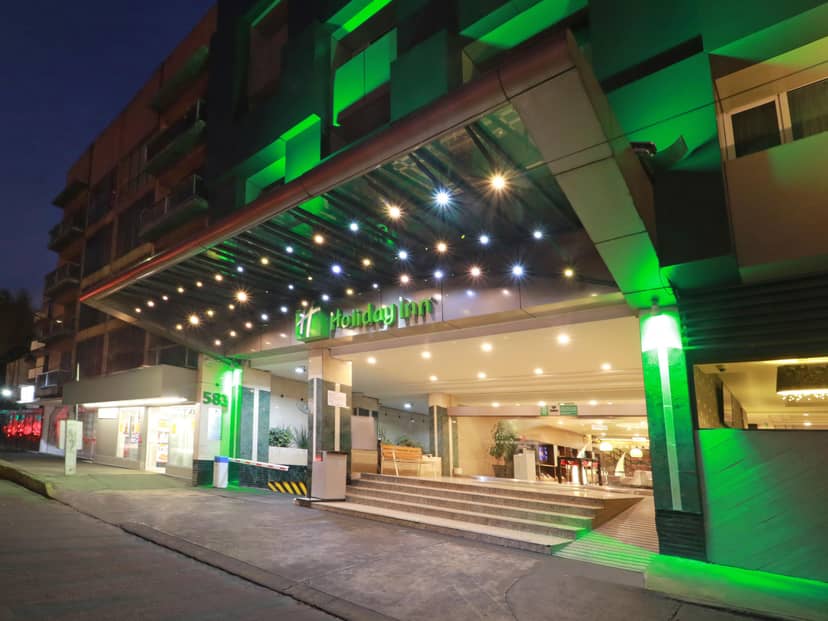 Holiday Inn Ciudad de Mexico arrival porte-cochère for event logistics and business travel.