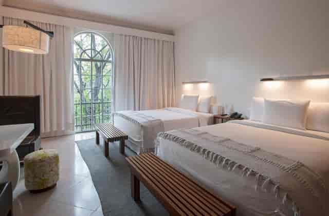 Upscale double hotel room at CondesaDF for executive business travel and conference stays.