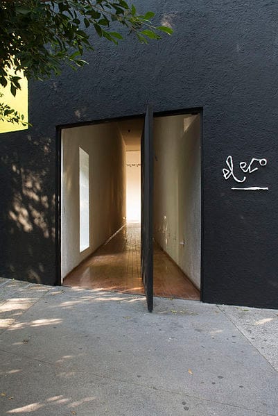 Minimalist entrance at Museo Experimental El Eco for luxury gallery-style brand activation.