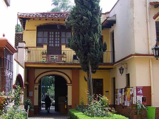 Historic classroom venue at Casa de Cultura Jesús Reyes Heroles for intimate event receptions.