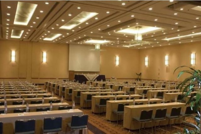 Holiday Inn Mexico Coyoacan classroom-style ballroom for corporate workshops and training events.