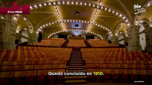 Anfiteatro Simón Bolívar tiered auditorium for academic lectures and formal plenary sessions.