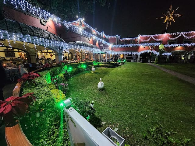 Outdoor banquet hall at Antigua Hacienda de Tlalpan with colonial architecture for wedding events.
