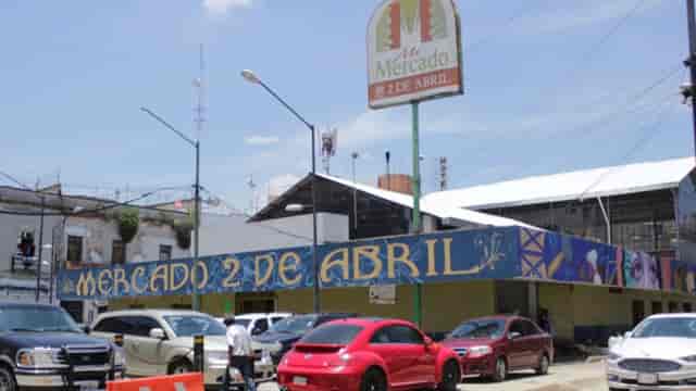 Market in Mercado 2 de Abril for immersive corporate events and local venue planning.