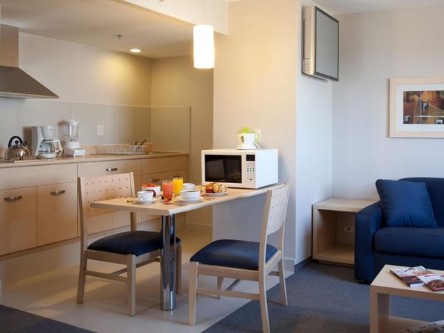 City Express Suites Mexico City meeting room for executive breakfast and brainstorming sessions.