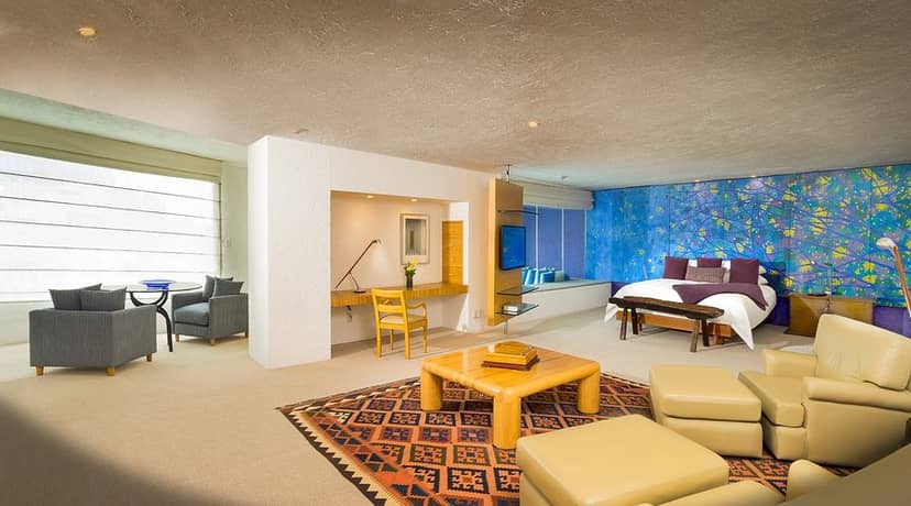 Camino Real Polanco Drawing Room: VIP hospitality suite for executive meetings and corporate travel.