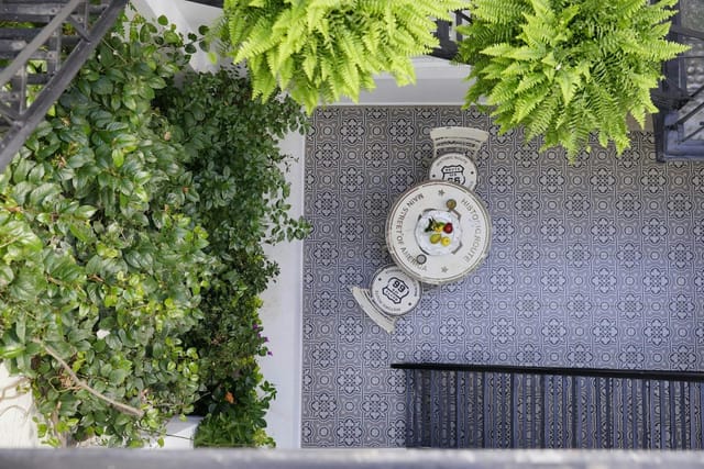 VIP networking room at Casa Goliana with biophilic design and patterned tiles for corporate events.