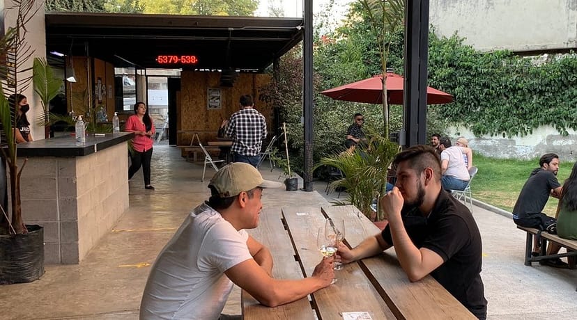 Semi-open-air bar in Jardín Juárez for casual networking and corporate happy hour events.