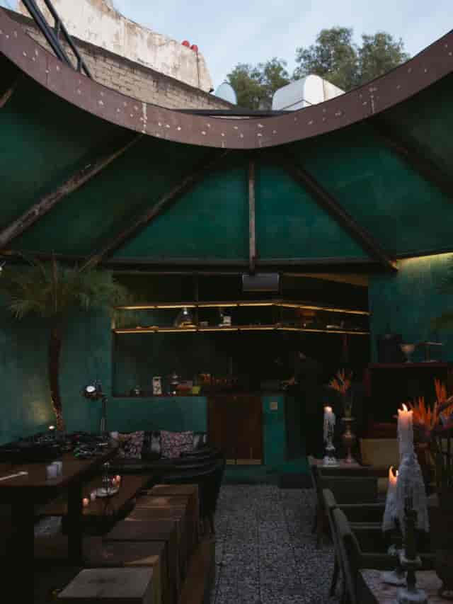 Salon Palomilla restaurant with teal walls for intimate evening receptions and cocktail events.