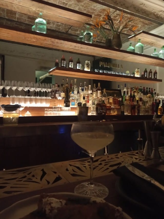 Cocktail bar in Salon Palomilla: high-end event space for corporate networking receptions.