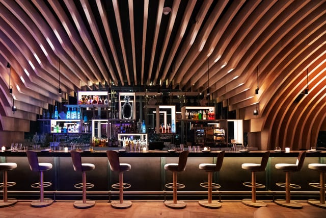 Ling Ling Mexico City bar with dynamic ceiling for exclusive evening receptions and VIP networking.
