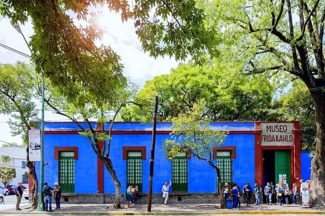 Galería Central museum exterior for high-end corporate events and exclusive incentive travel.