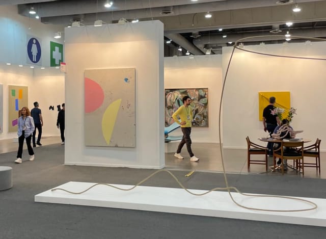 Minimalist trade show booth design for art gallery networking at Flux Zone exhibition.