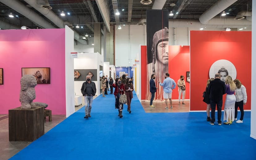 Hashtag Gallery trade show floor with vibrant modular branding, ideal for exhibitions and events.