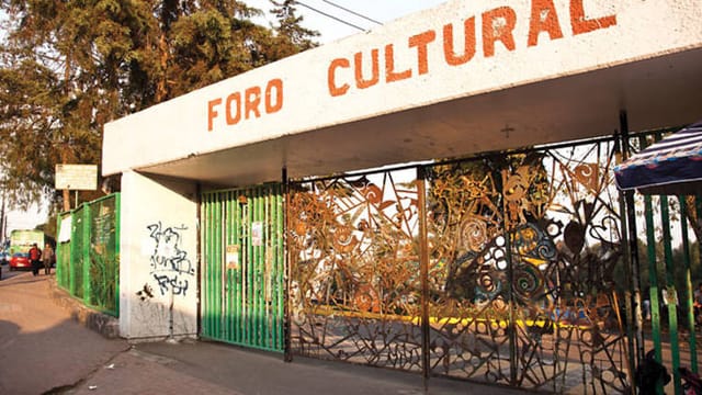 Magdalena Contreras Cultural Forum auditorium with graffiti for event venue hire and logistics.