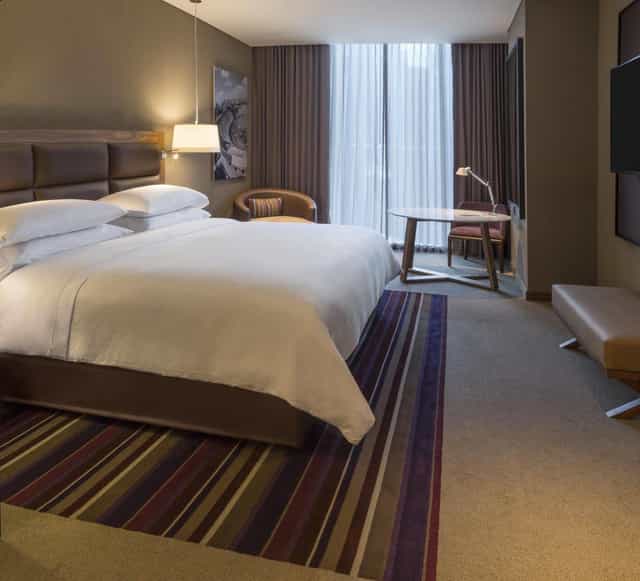 VIP guest room at Fiesta Americana México Toreo with workspace for business conferences.