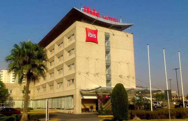 Ibis Hotel Mexico Perinorte: modern facade, ideal for budget event lodging and room blocks.