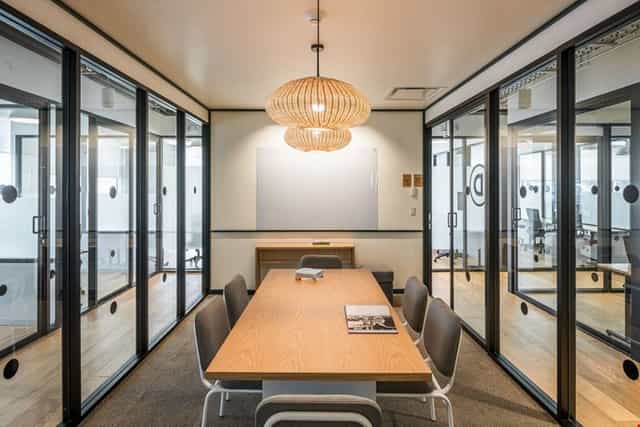 Modern boardroom in Paseo de la Reforma, Mexico City, for strategy sessions and office rentals.
