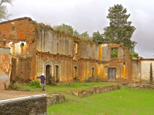Rustic Media Luna venue in Ex Hacienda San Pablo de Enmedio, ideal for event photography.