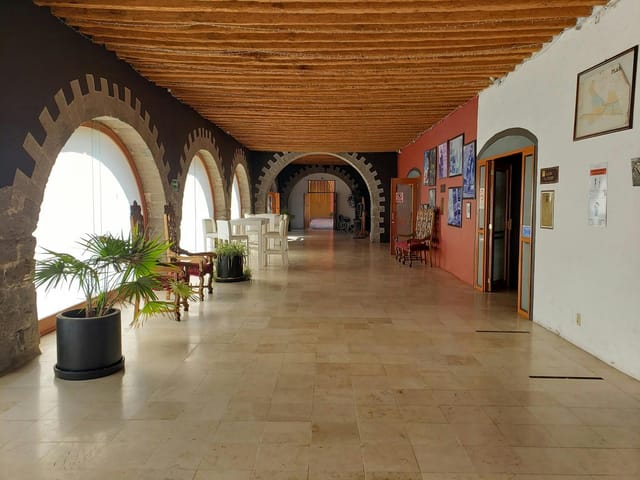 Stone arch foyer at Ex Hacienda San Pablo de Enmedio for boutique cocktail hour or event venue.