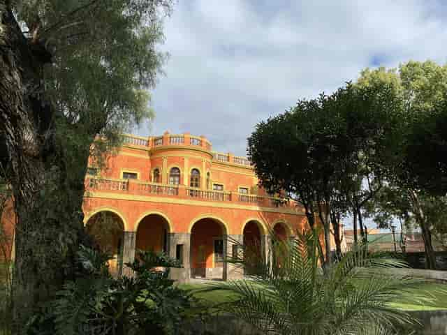 Explanada at Ex Hacienda San Pablo de Enmedio, elegant arches for corporate retreat venue.