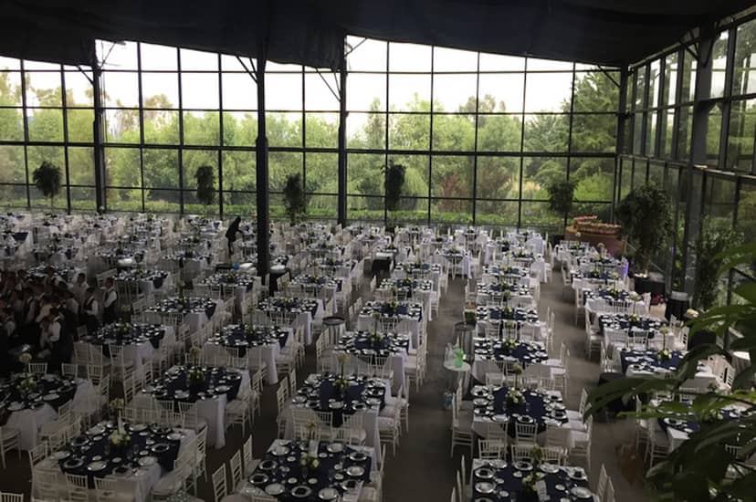 Lounge Los Cedros: Glass-enclosed banquet venue for large-scale events and weddings.