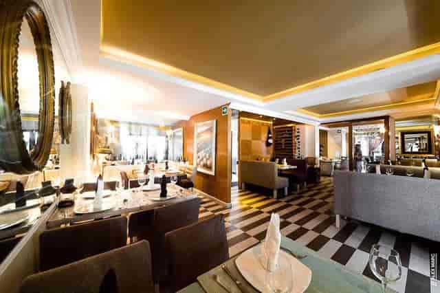 Contemporary María Condesa hotel restaurant for corporate dinners and VIP networking events.