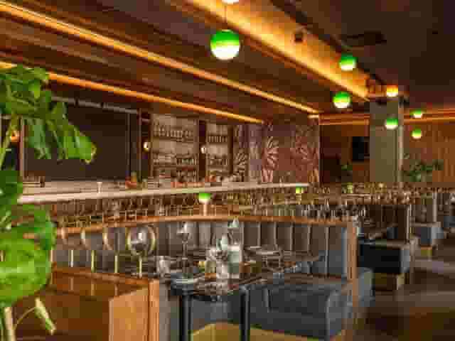 Bar & grill